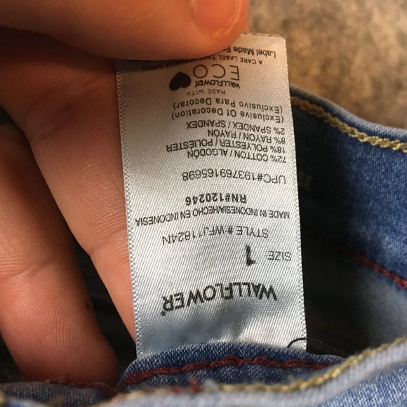 Wallflower Shorts 1 0 25 Irresistible High Rise Denim Jean Cuffed Light Wash - Picture 5 of 8